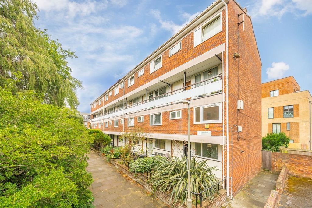 Property photo 1 of 6