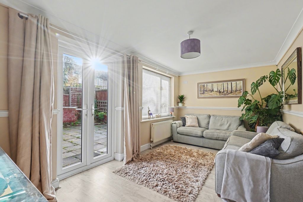 Property photo 2 of 17 4652085