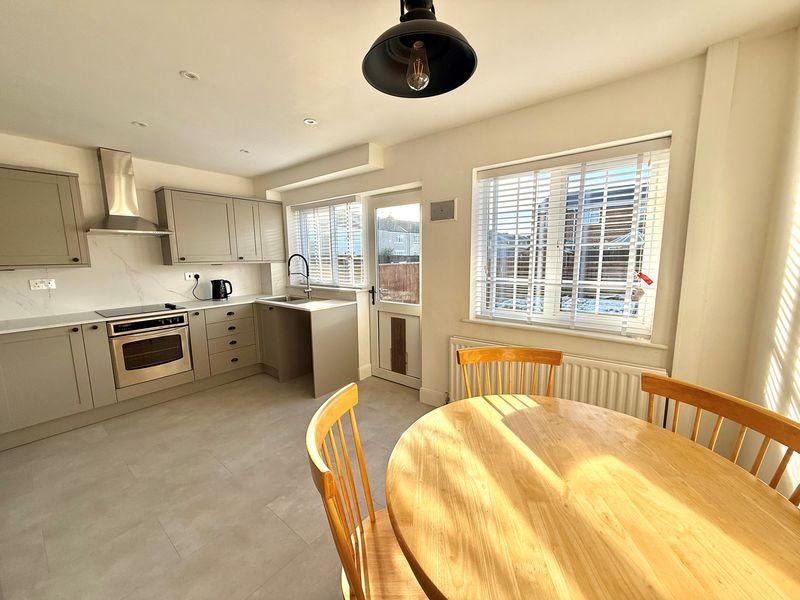 Property photo 1 of 11 Photo 8