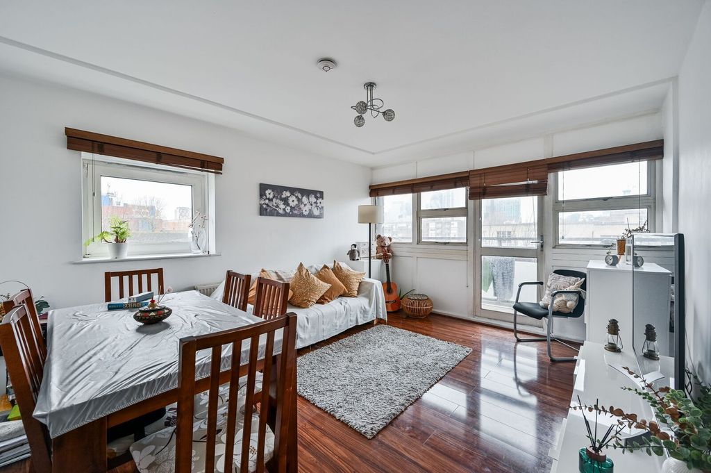 Property photo 2 of 11