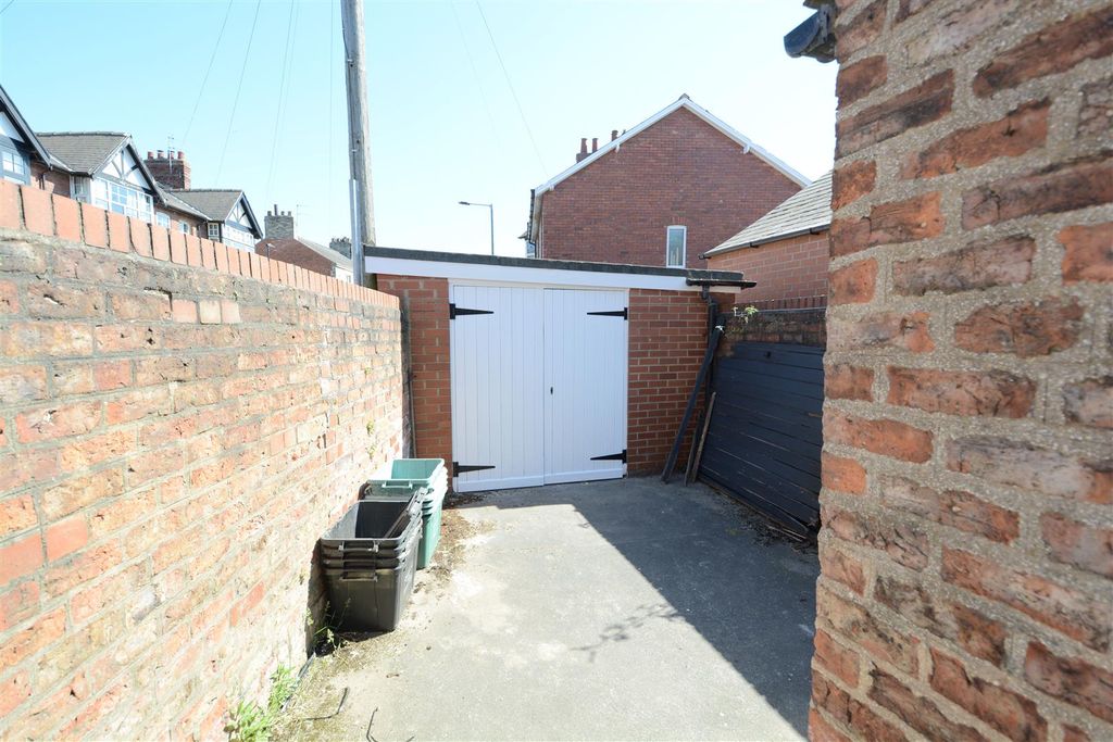 Property photo 1 of 5 Garage 1.Jpg