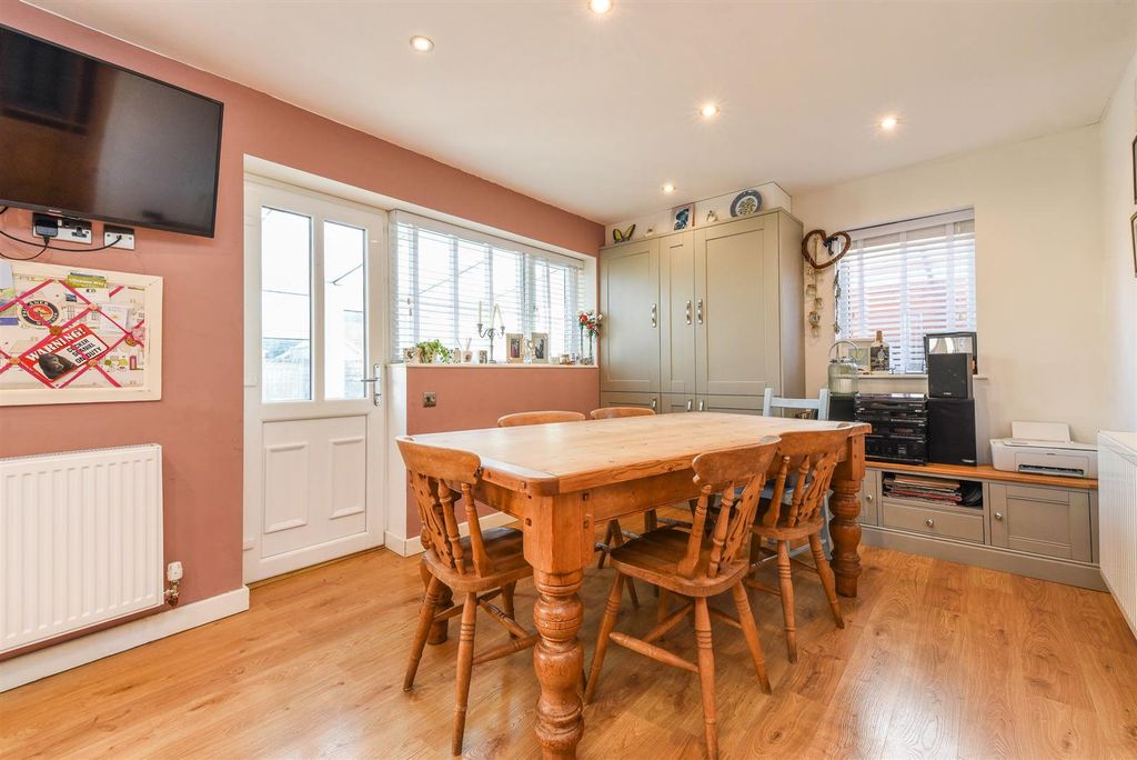 Property photo 3 of 24 Kitchen/Diner