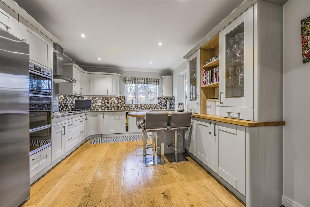 Property photo 3 of 27 2 Clarendon Close, Denmead-Porticomarketing-Nexa-4