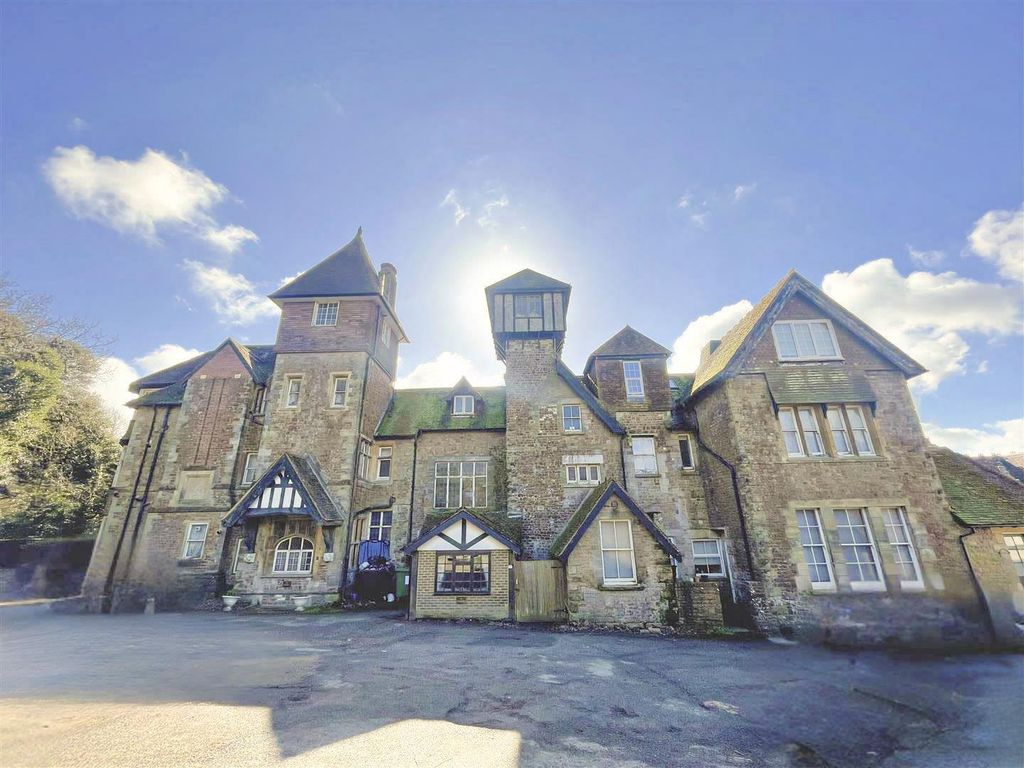 Property photo 1 of 13 12-Vyfcceuxiuqdybrh75Tgaq.Jpg