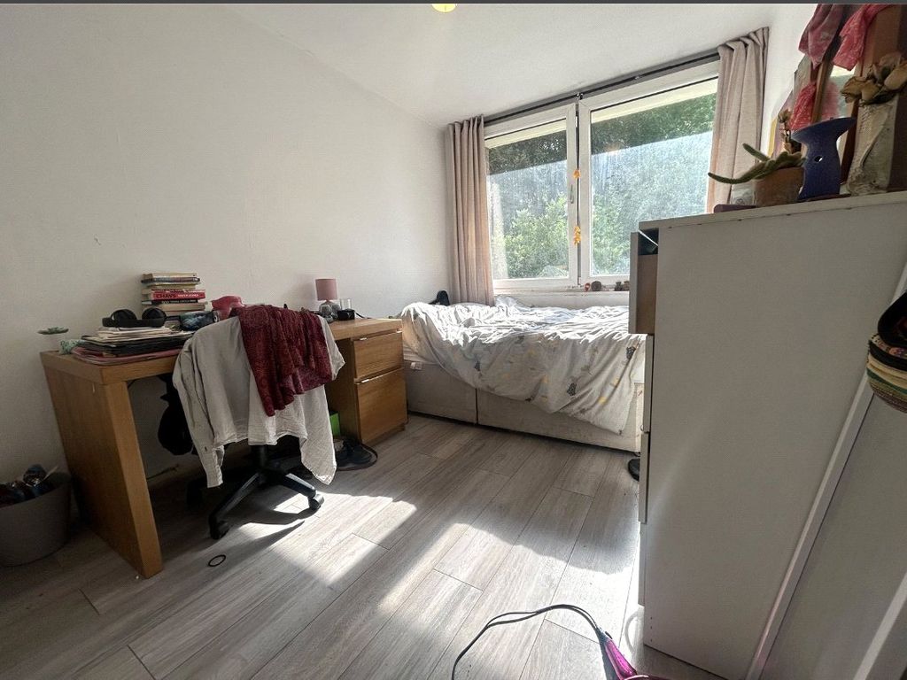 Property photo 3 of 4 Picture No. 10