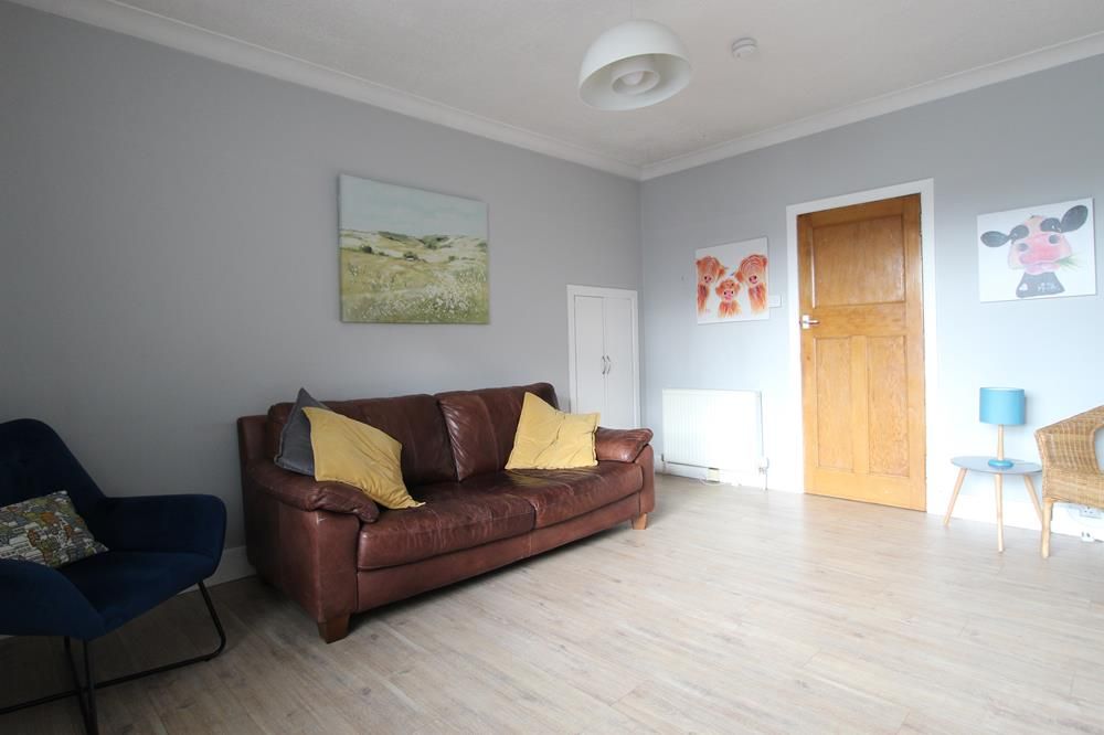 Property photo 2 of 11 Lounge