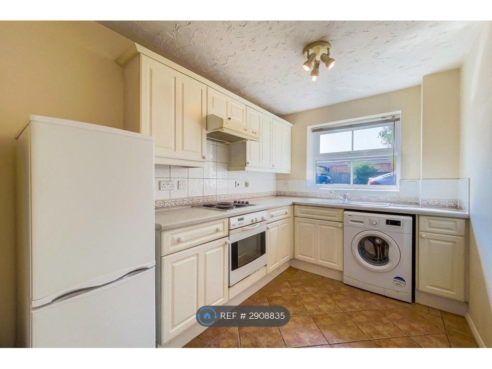 Property photo 2 of 12 Kitchen