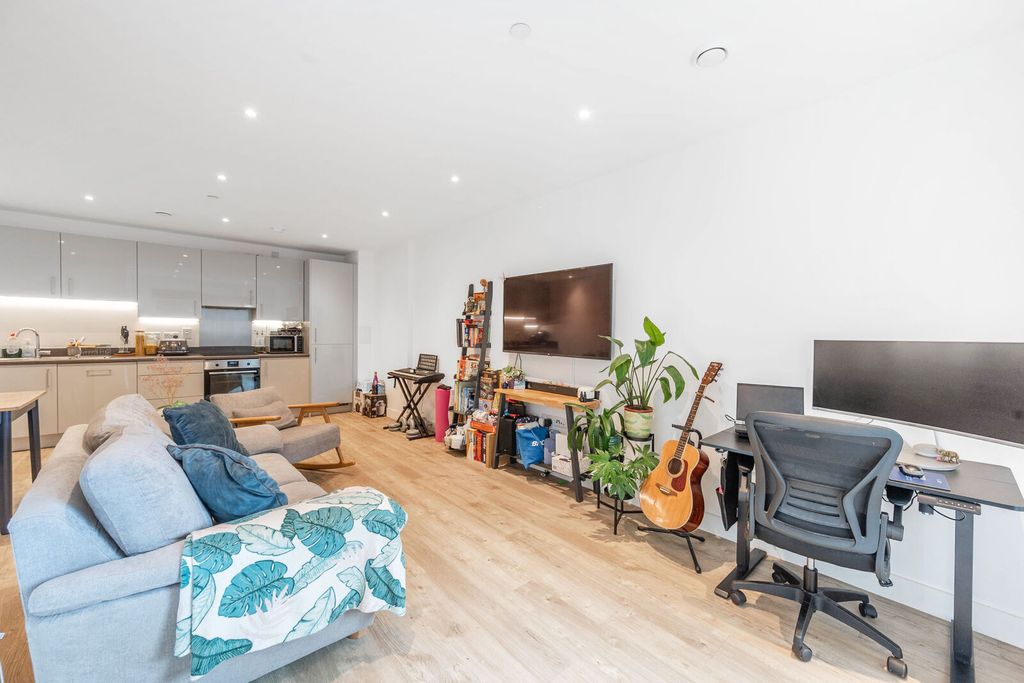 Property photo 2 of 11