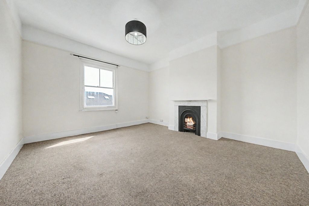 Property photo 2 of 11 Living Room