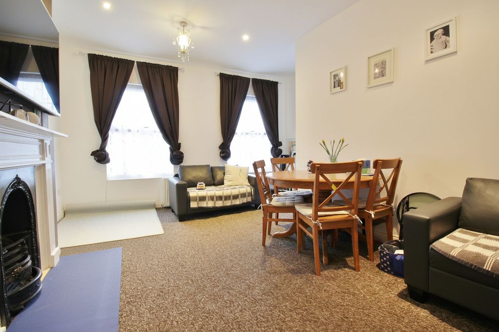 Property photo 2 of 6