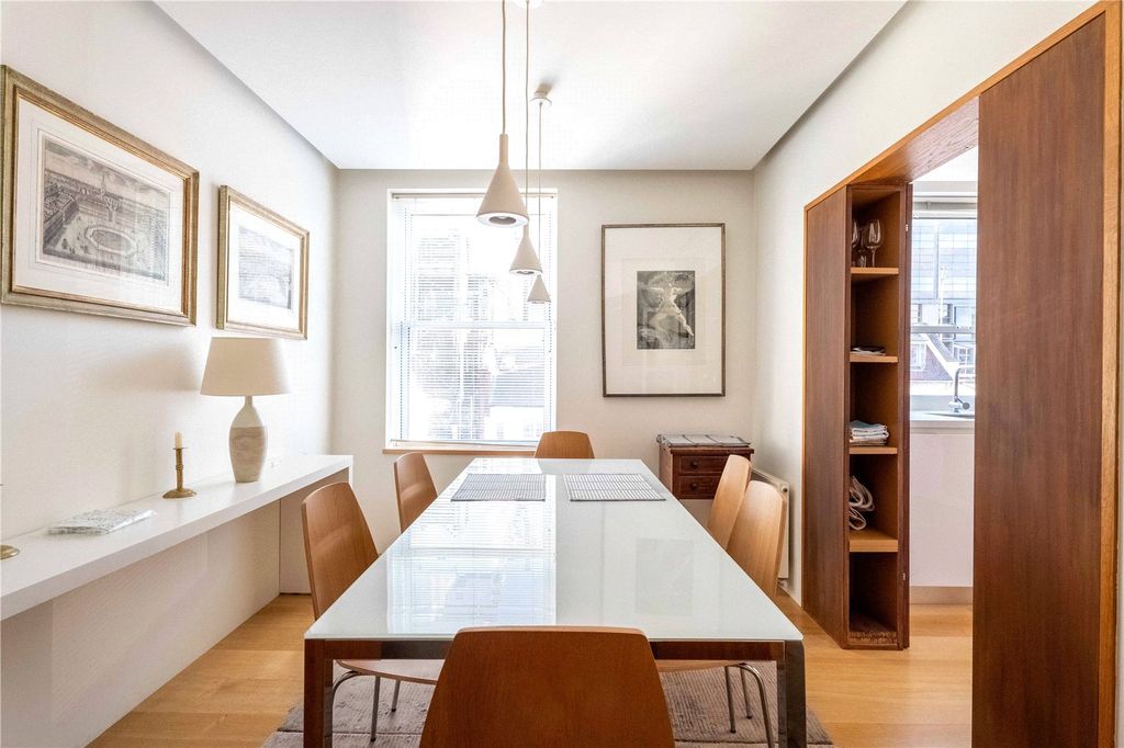 Property photo 3 of 11 Dining Space