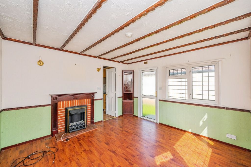 Property photo 2 of 17