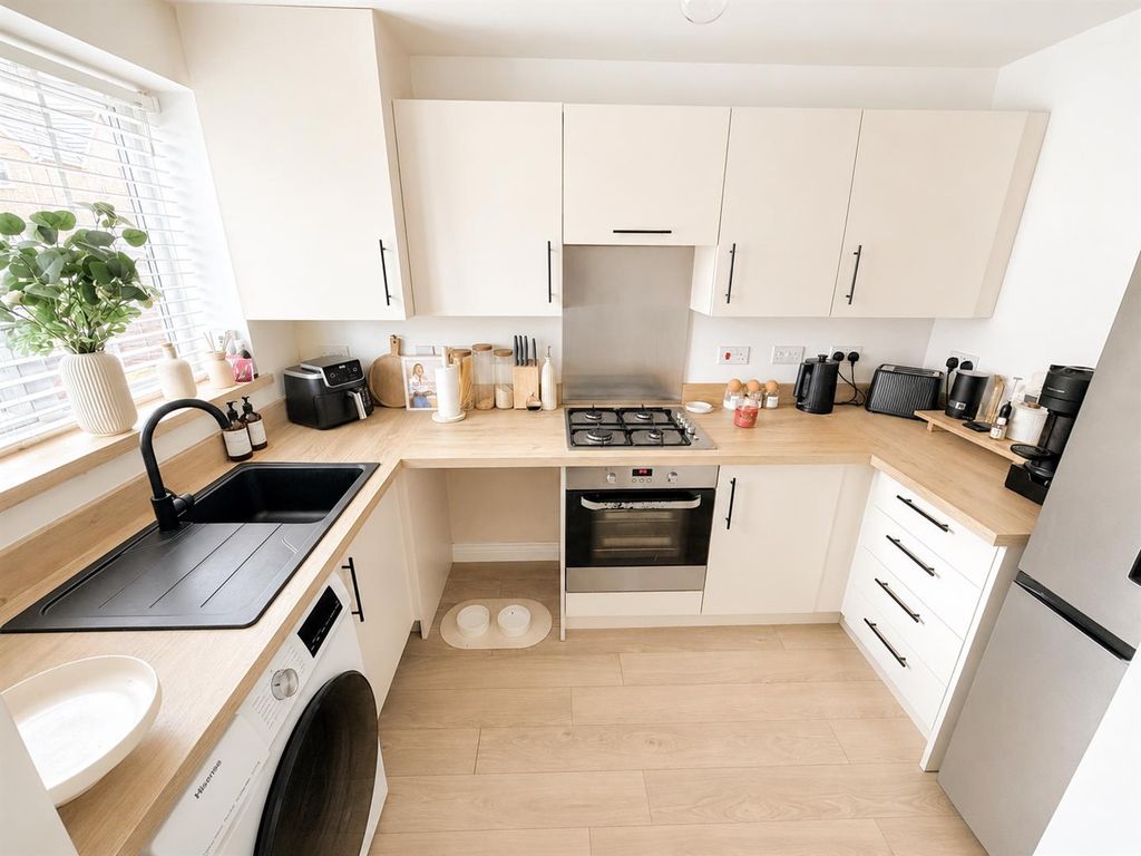 Property photo 2 of 24 Kitchen 3.Png