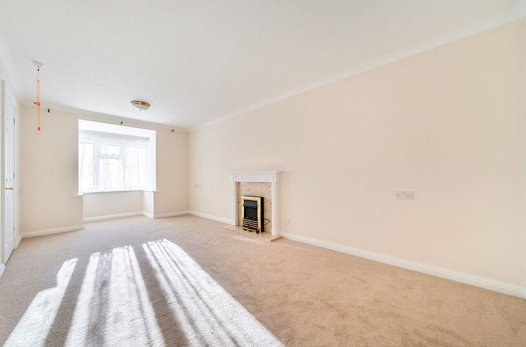 Property photo 3 of 11 Living Room