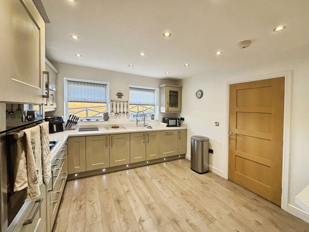 Property photo 3 of 23 Pbox-Img.Jpeg