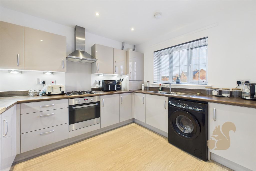 Property photo 3 of 14 Kitchen