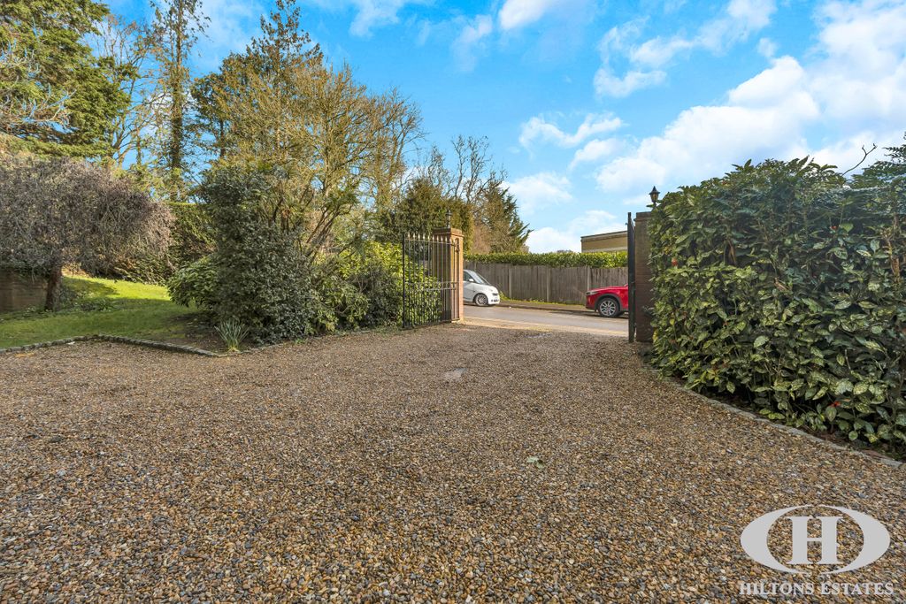 Property photo 3 of 19