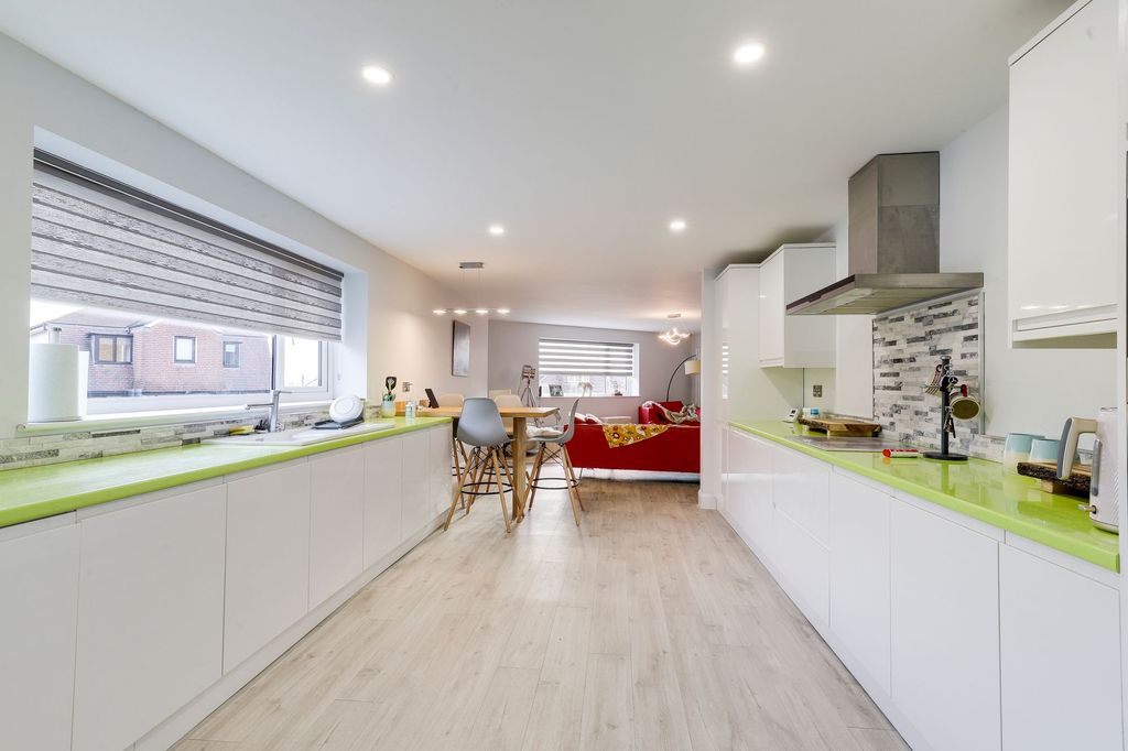 Property photo 3 of 16 Kitchen