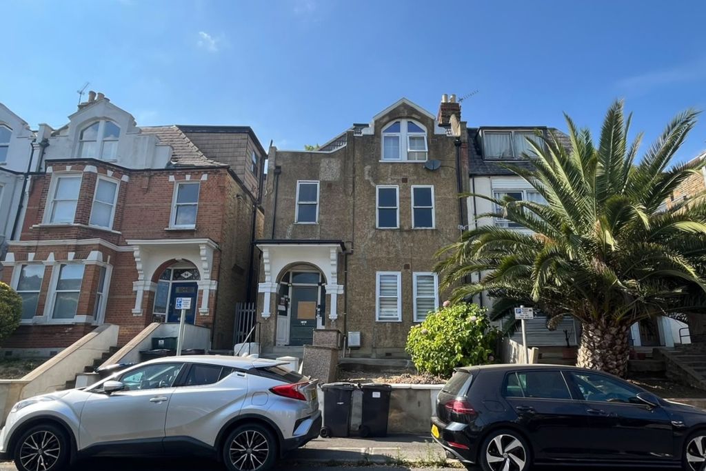 Property photo 1 of 13 95B Woodside, Wimbledon, London, Sw19 7BA