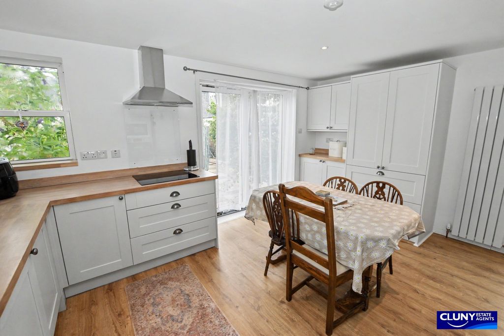Property photo 3 of 23