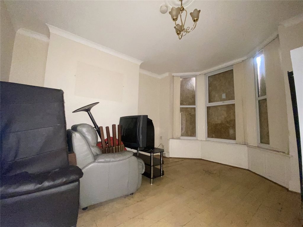 Property photo 3 of 13 Picture No. 02