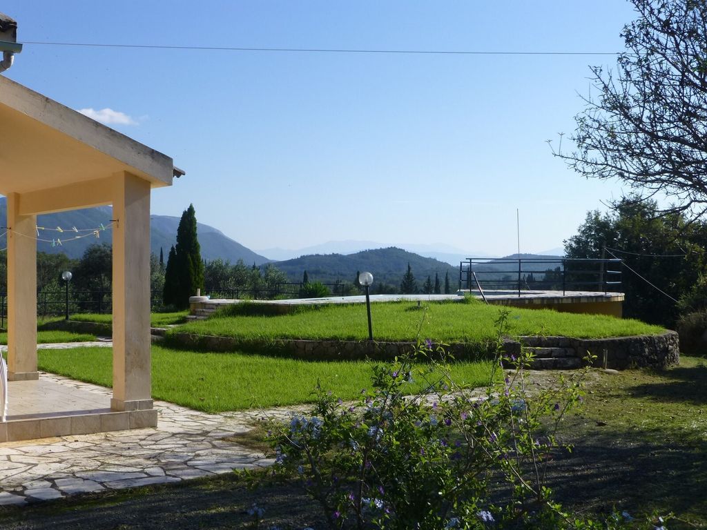 Property photo 2 of 21 The Villa, Garden And View