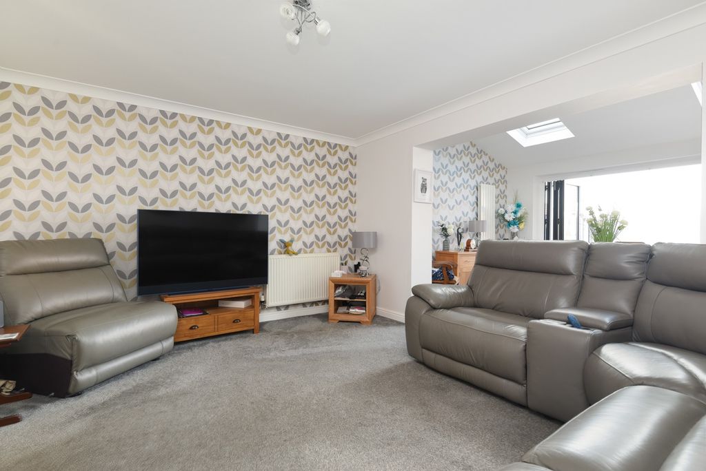 Property photo 2 of 18 4526959