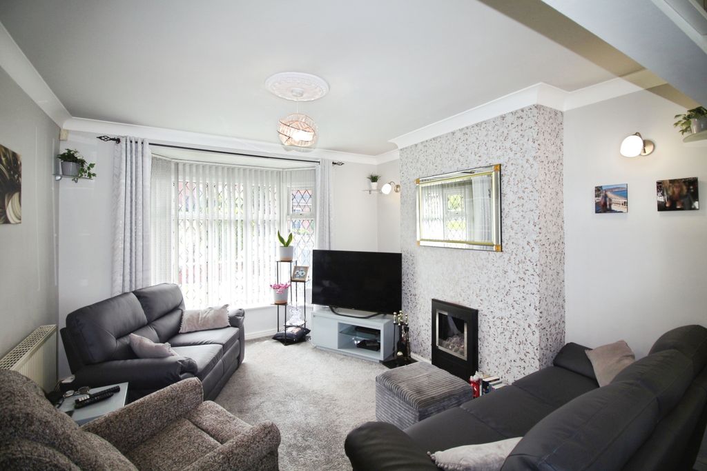 Property photo 2 of 19 Lounge