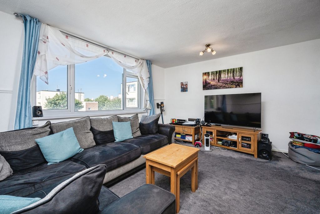 Property photo 2 of 11 Pbox-Img.Jpg