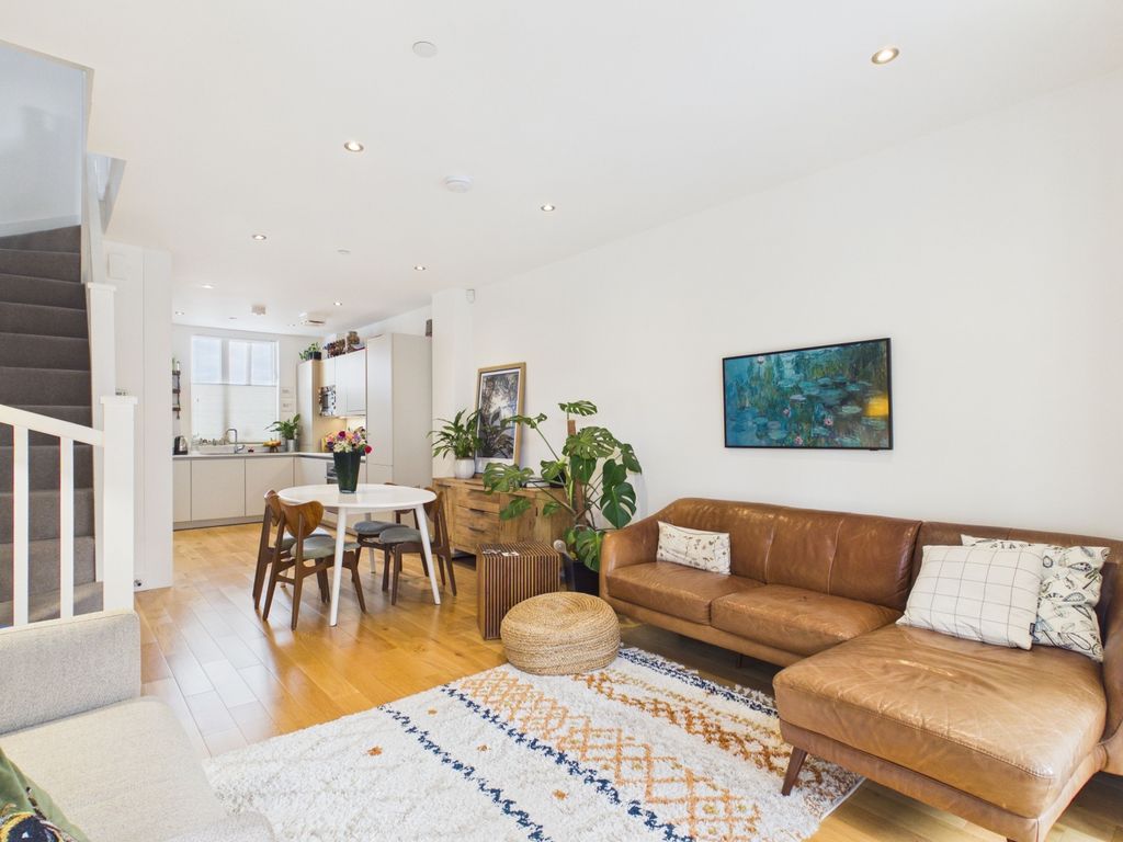 Property photo 3 of 12 Ewemove - 41 Cleminson Street