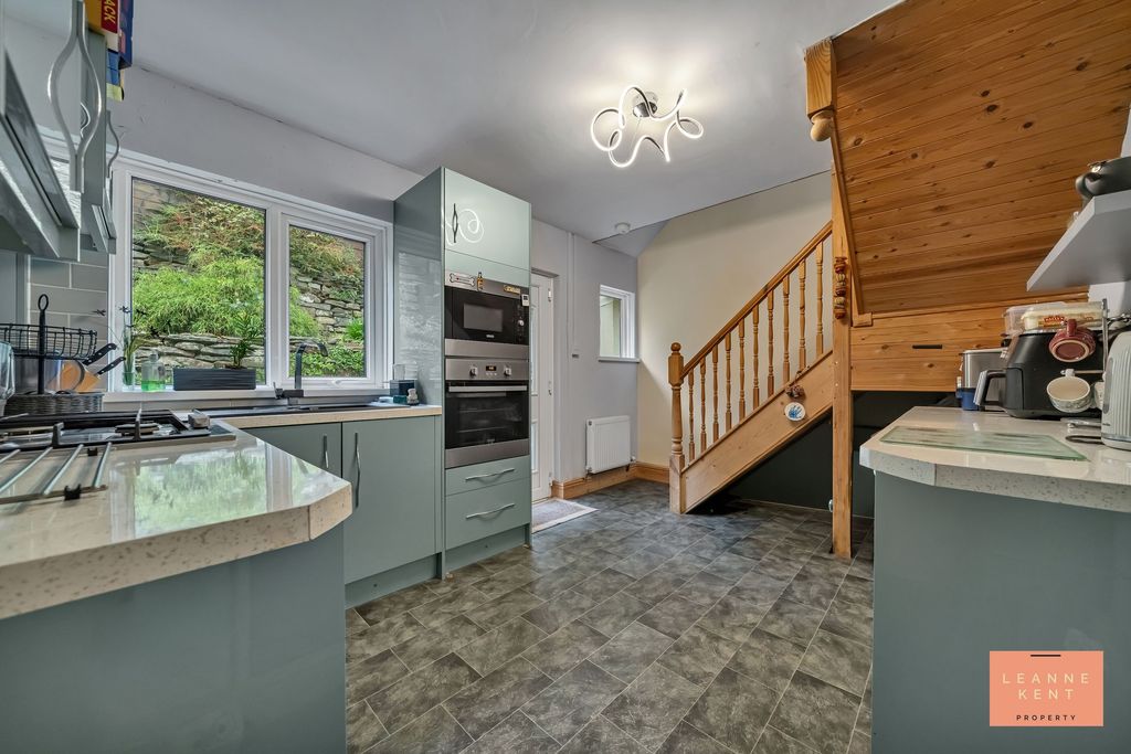 Property photo 3 of 41