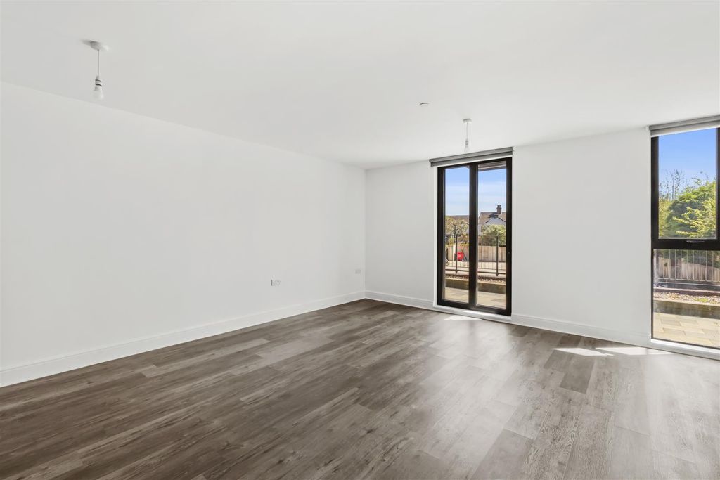 Property photo 3 of 8 Living