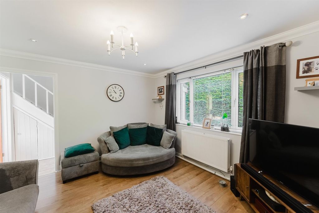 Property photo 3 of 18 Living Room