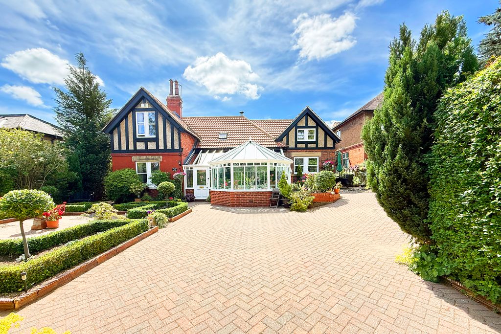 Property photo 1 of 16