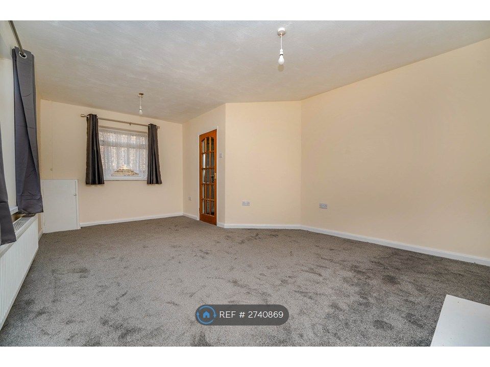 Property photo 3 of 15 Living Room