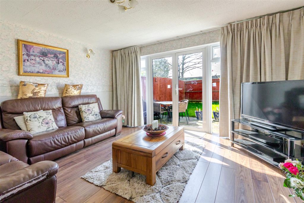 Property photo 2 of 25 Augustine Road