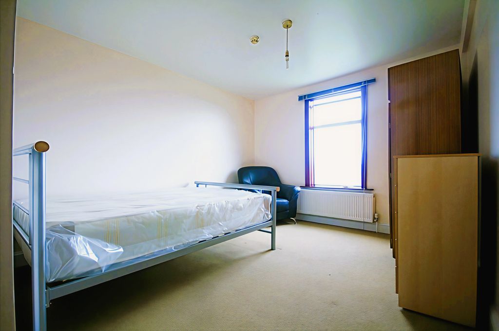 Property photo 1 of 4