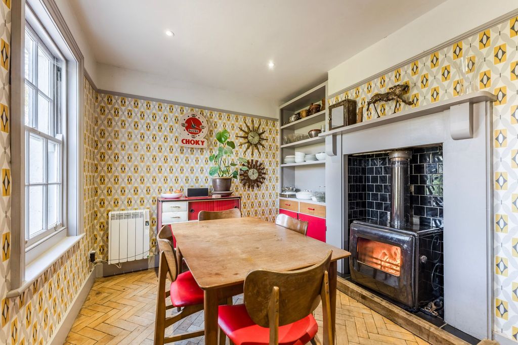 Property photo 3 of 24