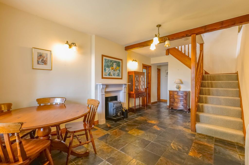 Property photo 2 of 35