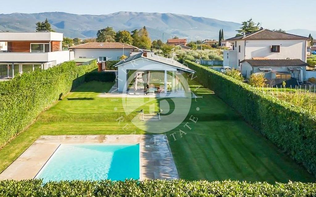 Property photo 3 of 22