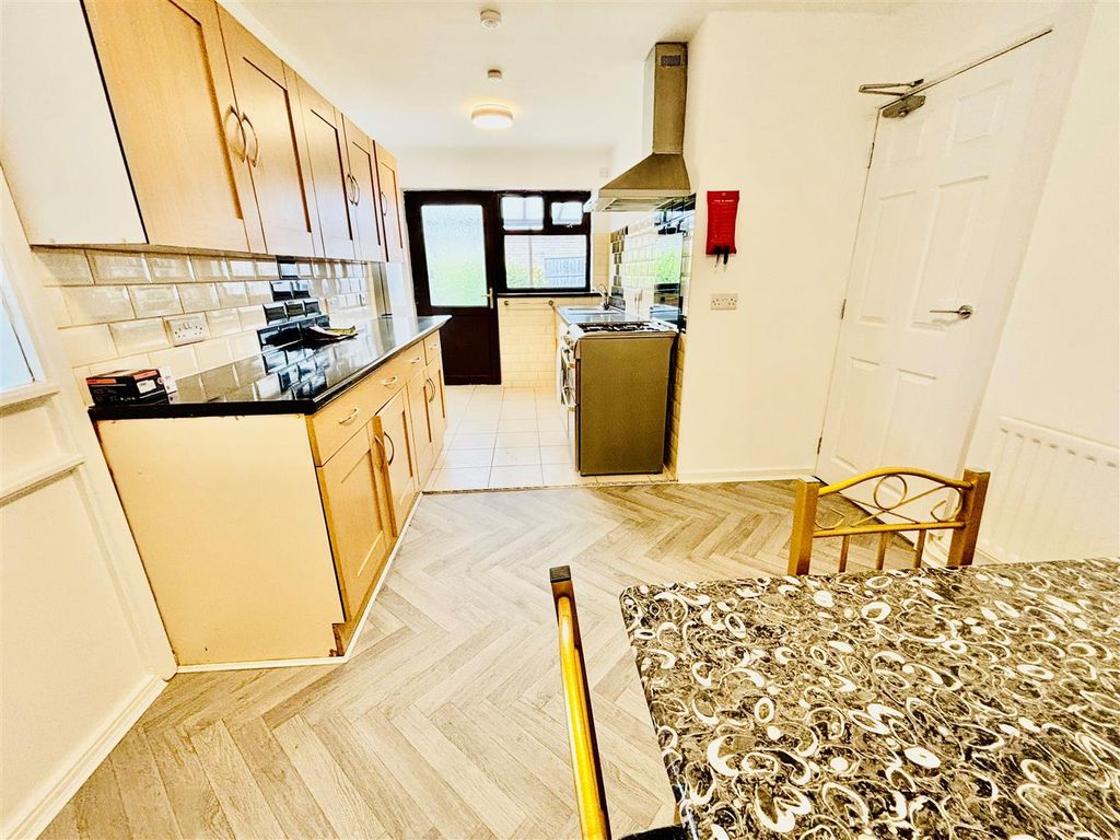 Property photo 2 of 9 16 Hunt 6.Jpg