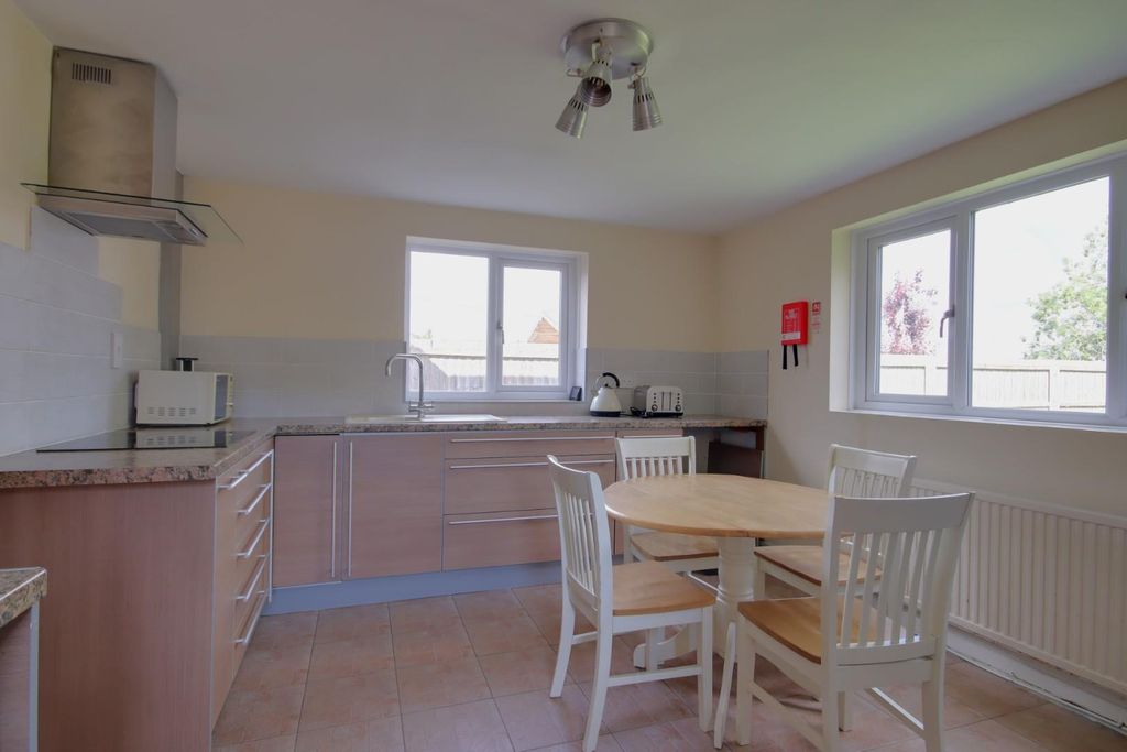 Property photo 3 of 12 Kitchen