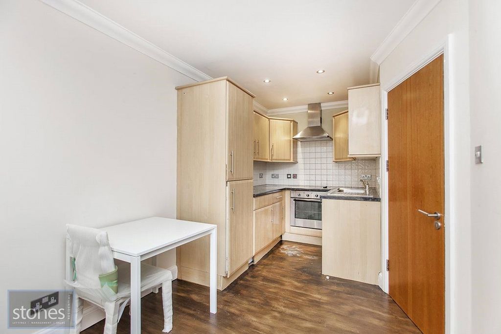 Property photo 3 of 10 Kitchen