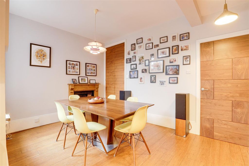 Property photo 3 of 23 11246.Jpg