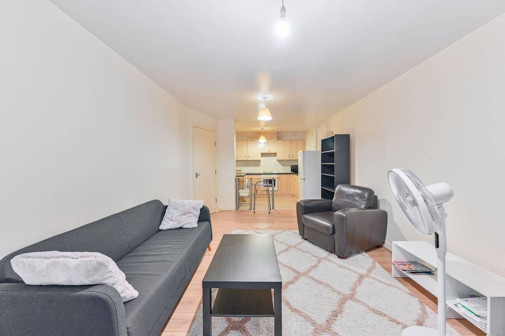 Property photo 3 of 11