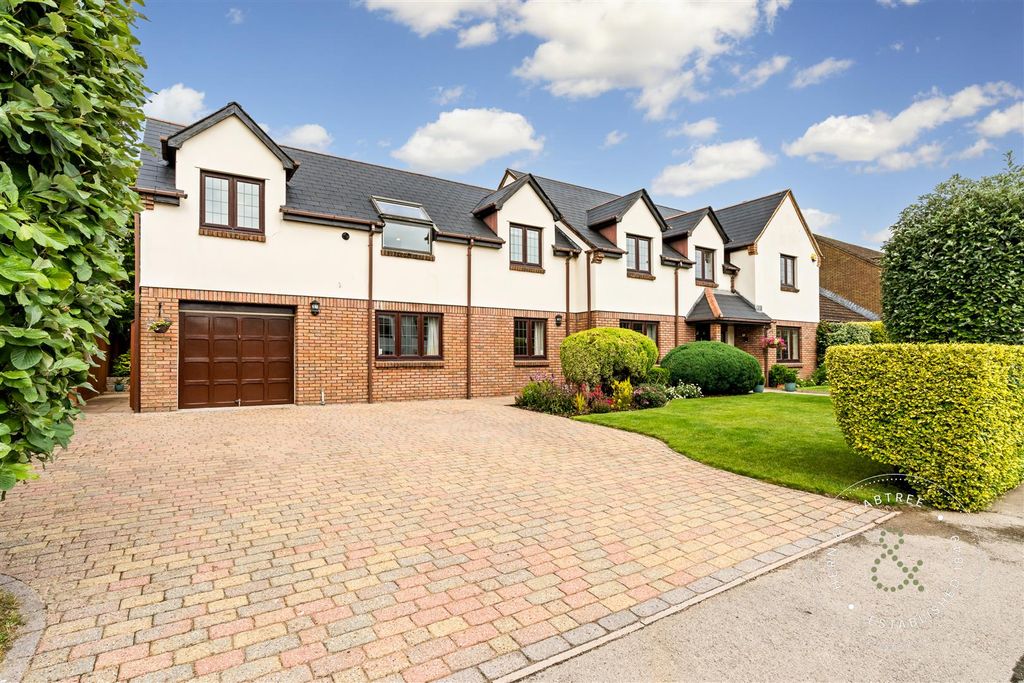 Property photo 1 of 50 Greenwood Road, Llandaff, Hern Crabtere (2).Jpg