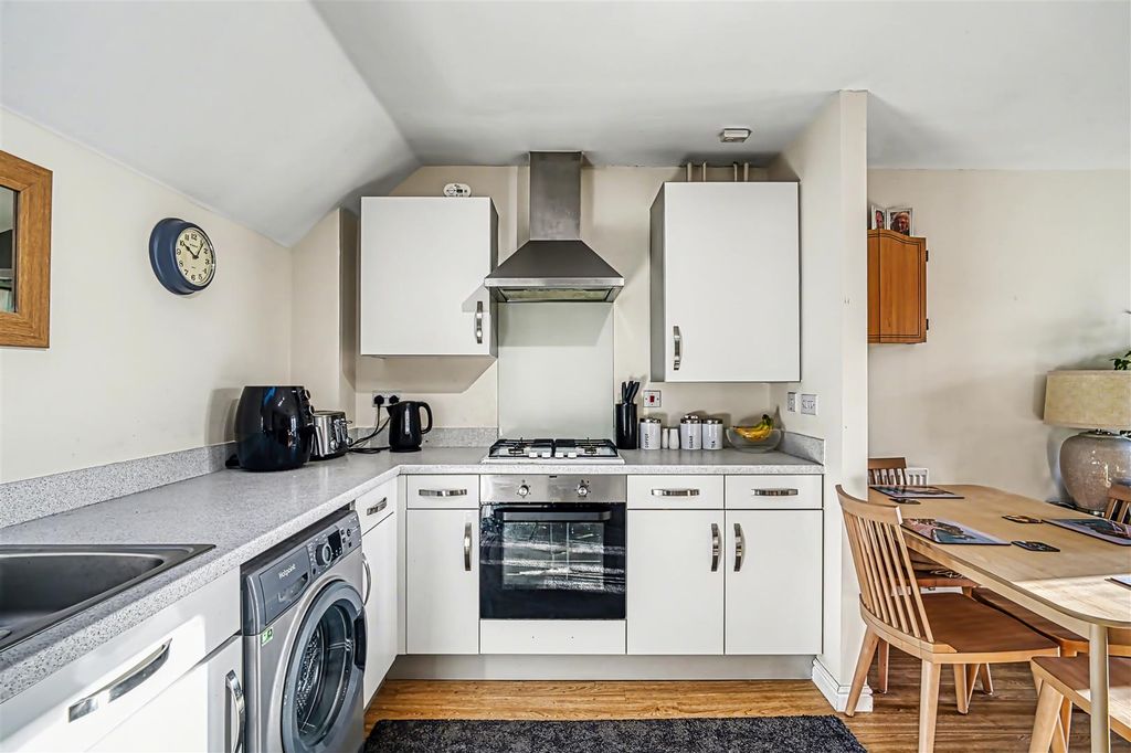 Property photo 3 of 9 Kitchen