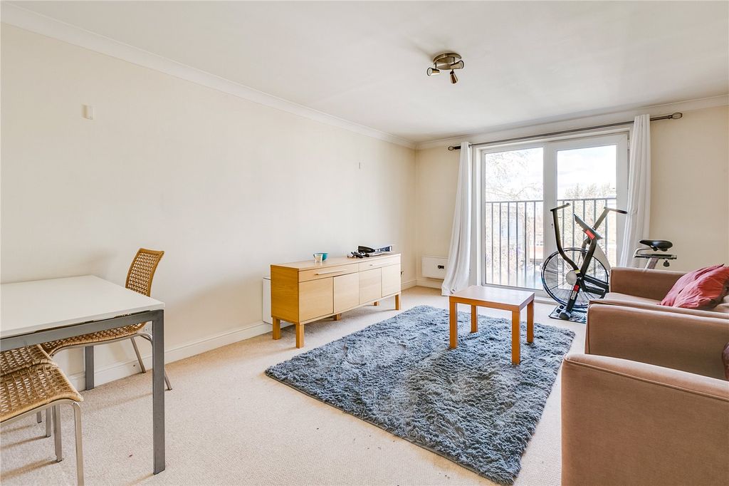 Property photo 2 of 8