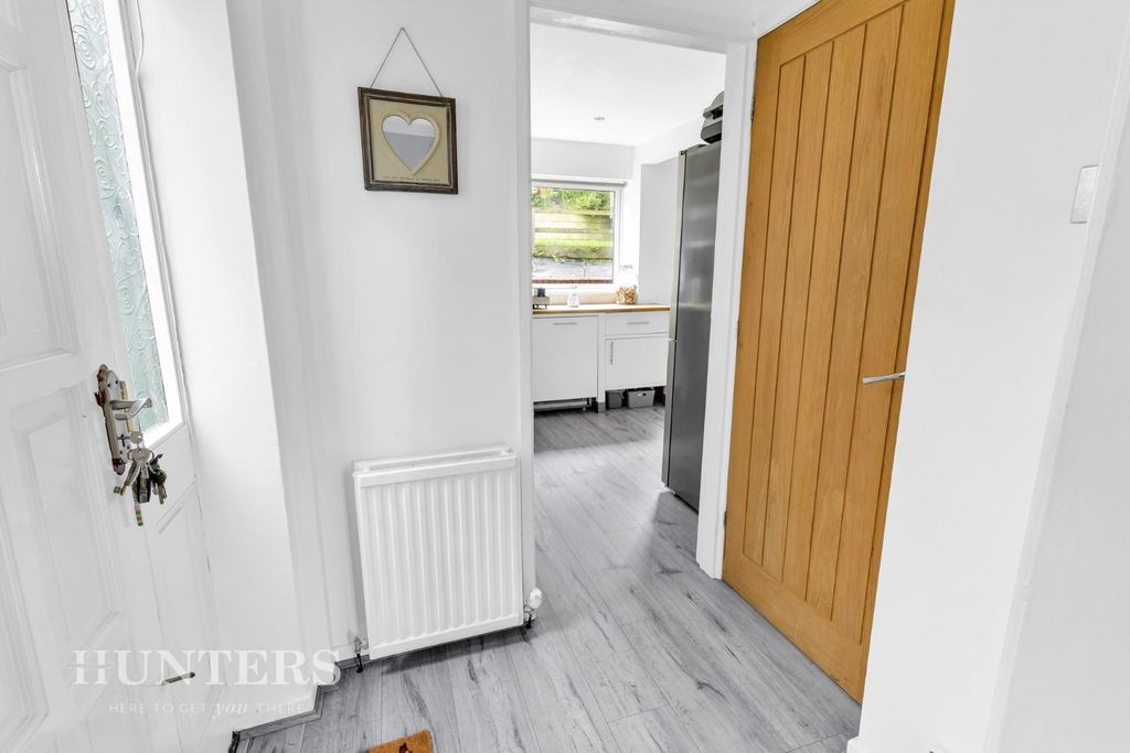 Property photo 3 of 20 Entrance Hall