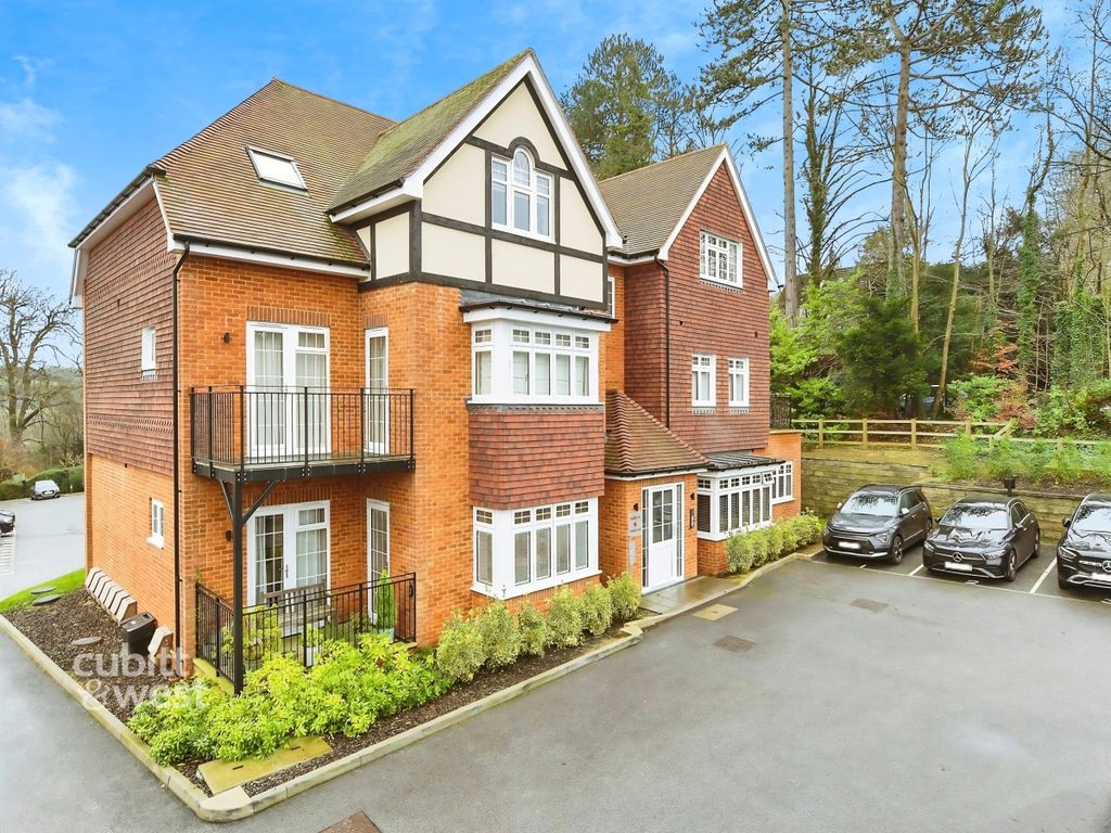 Property photo 1 of 14 83Afdced-901Hbb3M